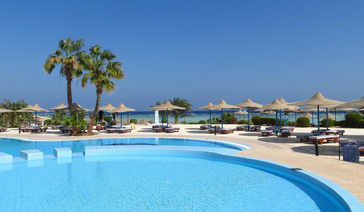 swimming-pool-2128578_1280